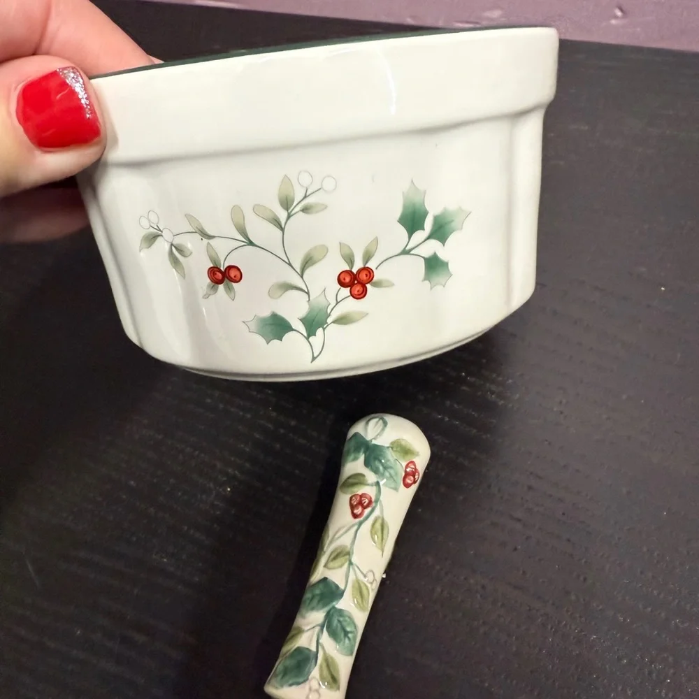 Pfaltzgraff Winterberry Holiday Dip Dish and Cheese Spreader Ceramic Dishware